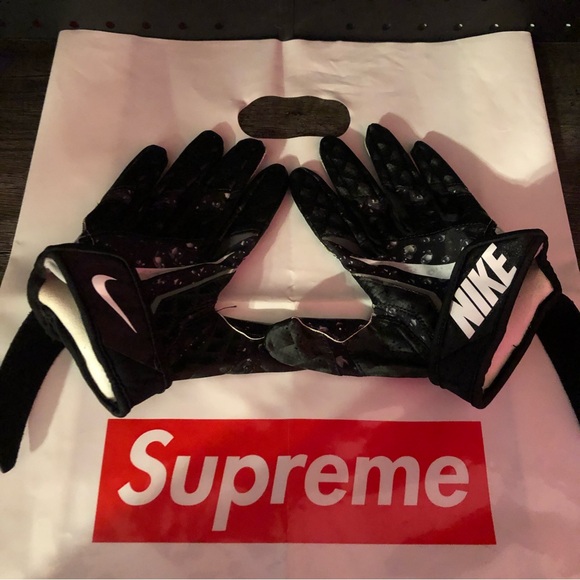 Supreme Nike Vapor Jet 4.0 Football Gloves - Picture 3 of 4